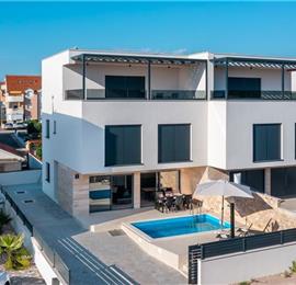 4 Bedroom Villa with Pool near Vodice town, Sibenik Riviera, sleeps 8